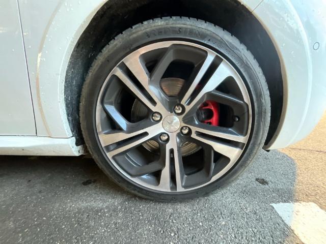 Peugeot 208 1.6 Turbo GTi — zdjęcie 15