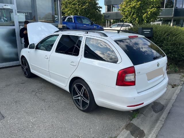 Skoda Octavia Combi 1.4 TSI Ambition — zdjęcie 1