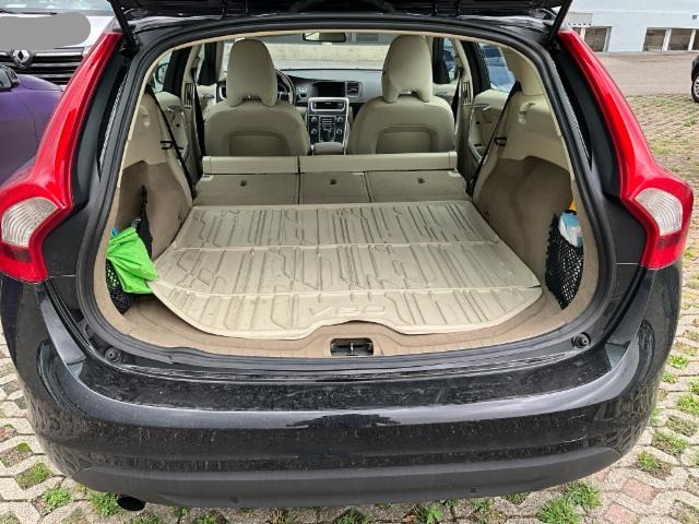 Volvo V60 2.0 D3 Momentum — zdjęcie 11