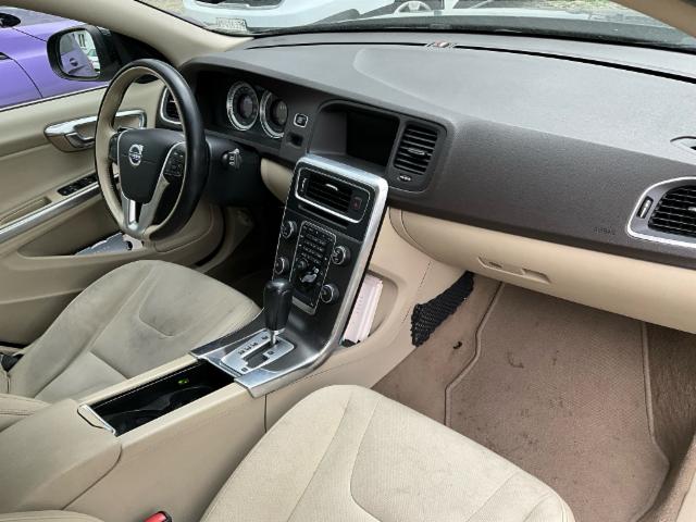 Volvo V60 2.0 D3 Momentum — zdjęcie 15