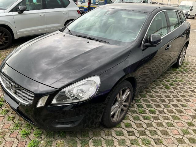 Volvo V60 2.0 D3 Momentum — zdjęcie 5