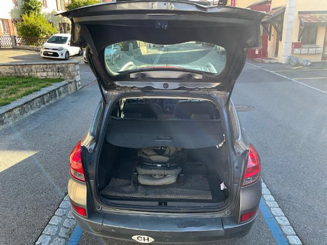 Renault Clio Grandtour 1.2 TCe 100 Night&Day — zdjęcie 12
