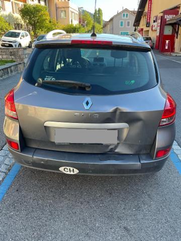 Renault Clio Grandtour 1.2 TCe 100 Night&Day — zdjęcie 9