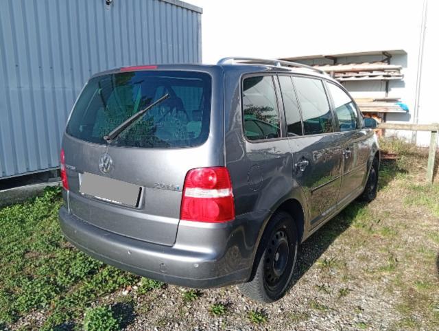 VW Touran 2.0 FSI Highline — zdjęcie 11