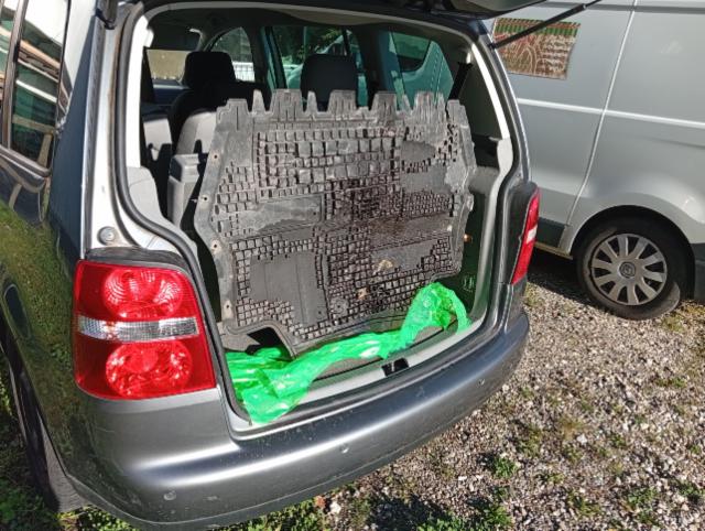 VW Touran 2.0 FSI Highline — zdjęcie 12