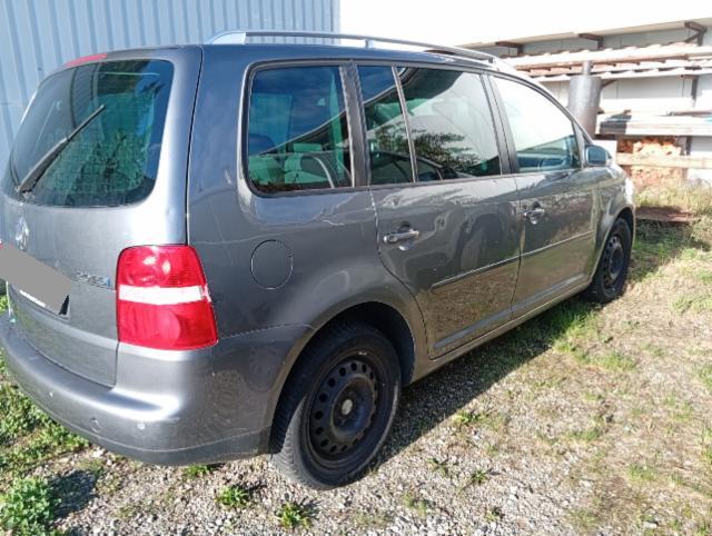 VW Touran 2.0 FSI Highline — zdjęcie 14