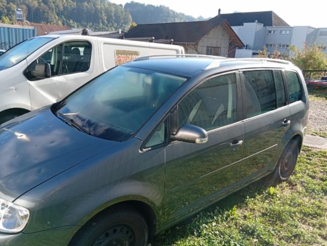 VW Touran 2.0 FSI Highline — zdjęcie 25