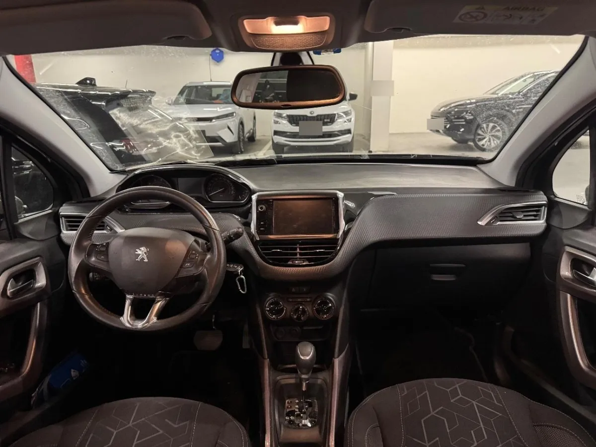 Peugeot 2008 2008 1.2 e STT 1.2, 110 PS — zdjęcie 5