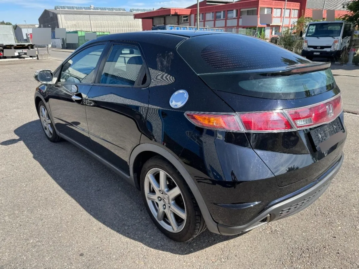 Honda Civic 1.8i 5DR, 139 PS — zdjęcie 5