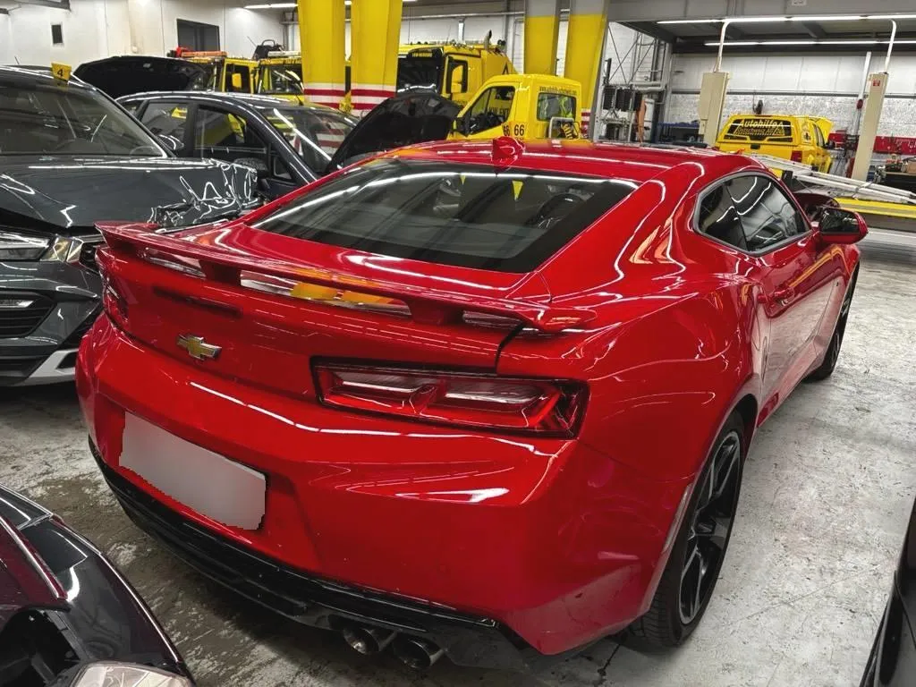 Chevrolet Camaro 6.2 V8, 453 PS — zdjęcie 2