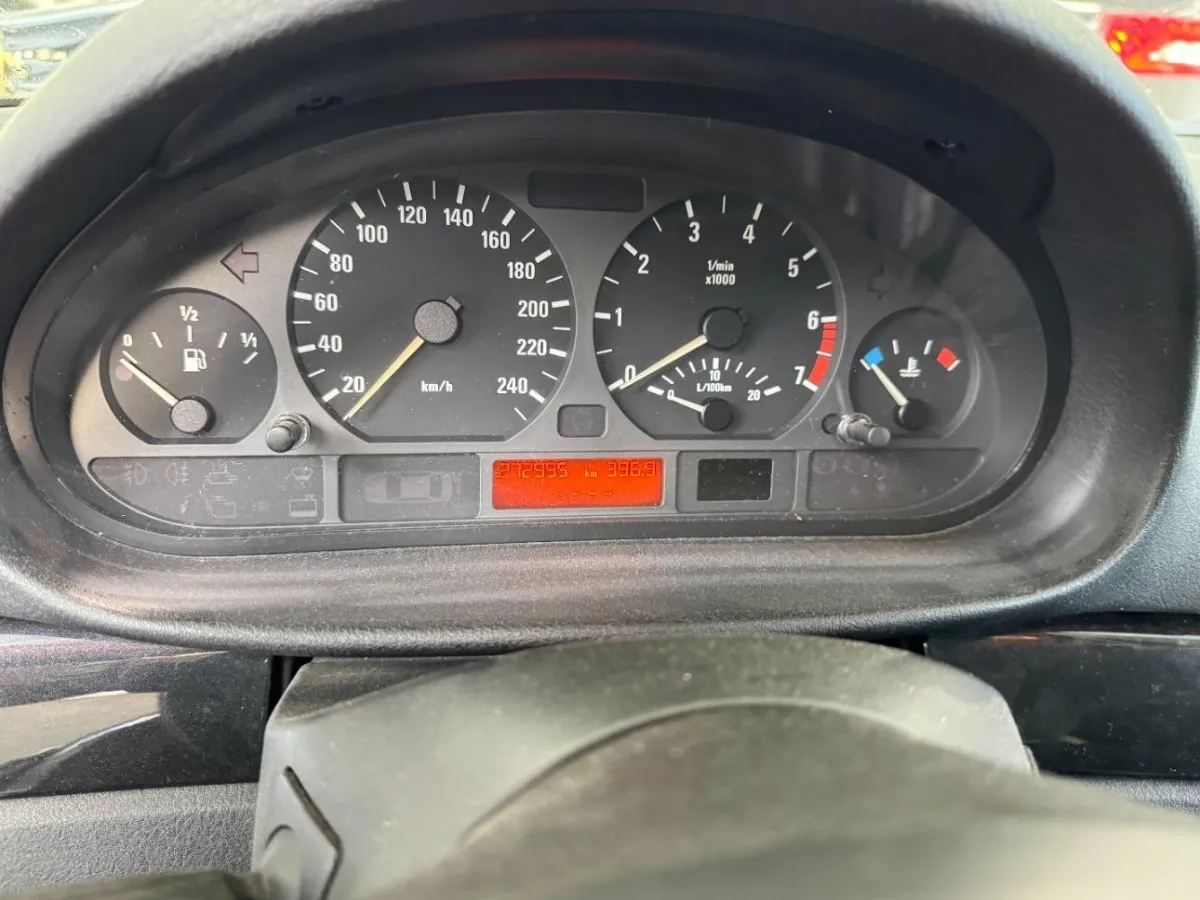 BMW 320i Touring, 150 PS — zdjęcie 7