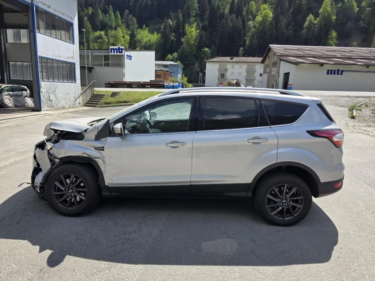 Ford Kuga 2.0 TDCI, 120 PS — zdjęcie 8
