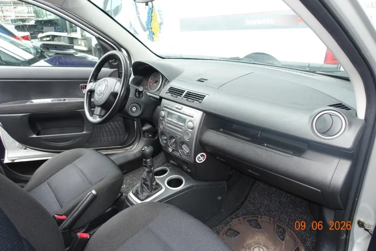 Mazda 2 Confort 1.2, 68 PS — zdjęcie 10