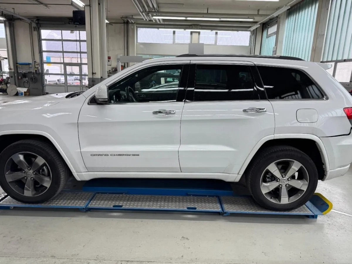 Jeep Grand Cherokee Overland, 250 PS — zdjęcie 6