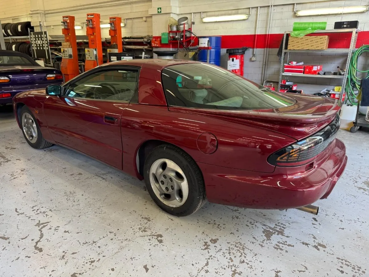 Pontiac Firebird 3.4 V6 3.4, 148 PS — zdjęcie 1