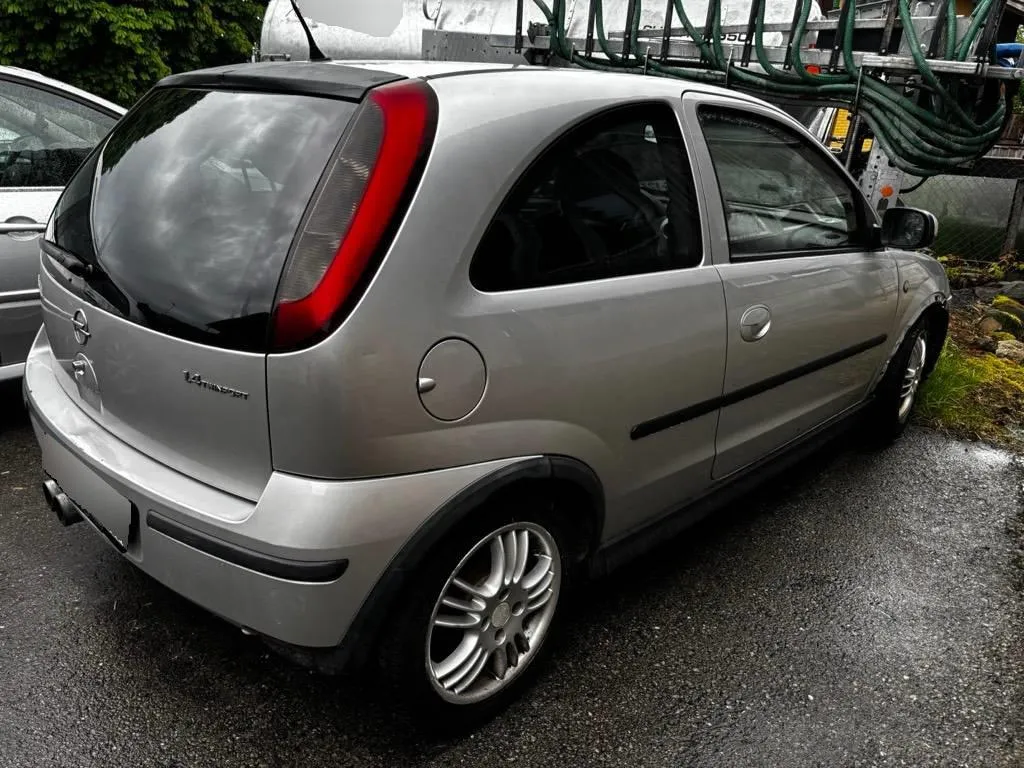 Opel Corsa C Corsa Sport 1.4, 90 PS — zdjęcie 2