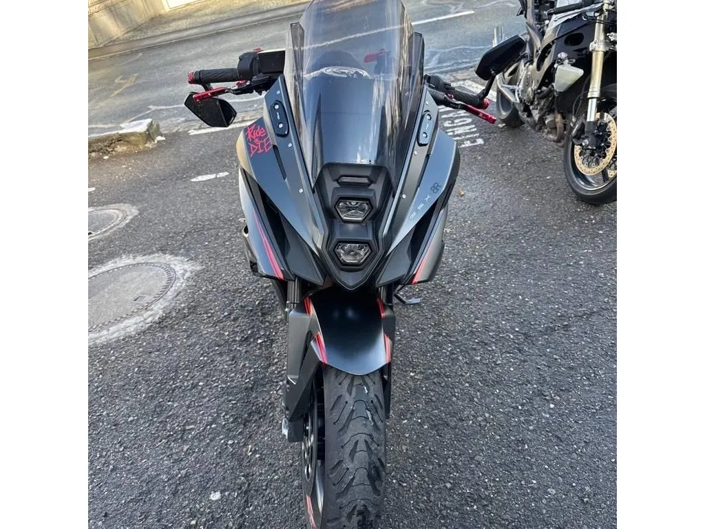 SUZUKI GSX 8 R (35kW), 48 PS — zdjęcie 10