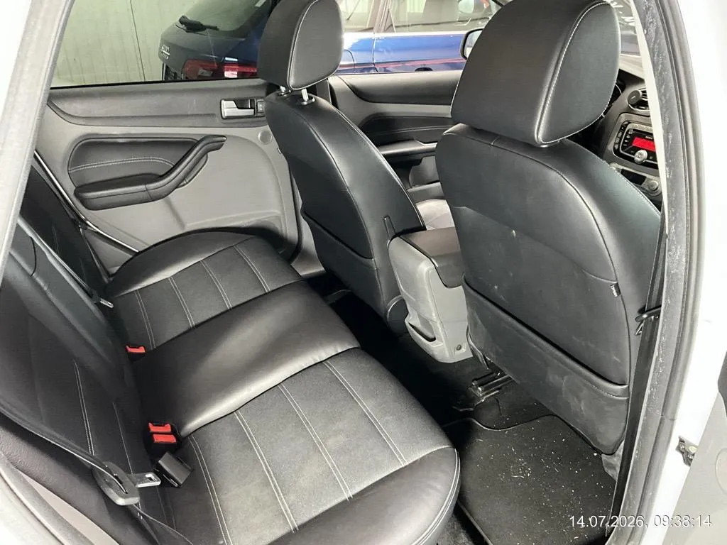 Ford Focus 2.0i Titanium, 145 PS — zdjęcie 9
