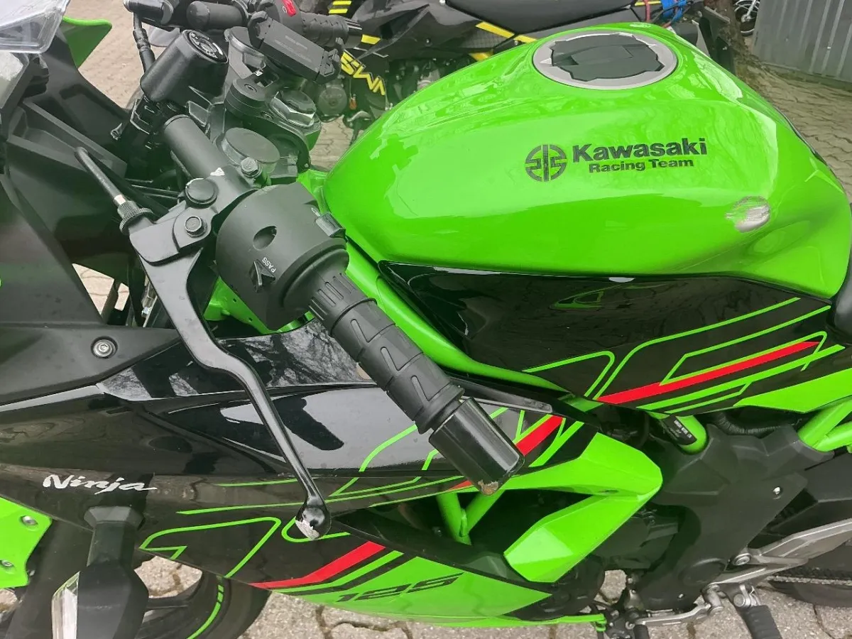 KAWASAKI Ninja 125, 15 PS — zdjęcie 7