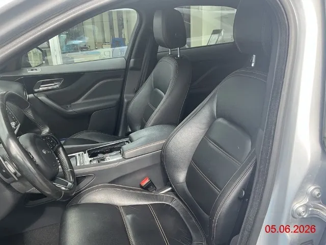 Jaguar F-Pace 2.0 D Advantage AWD 2.0, 241 PS — zdjęcie 6