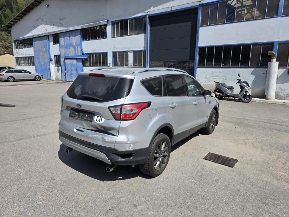 Ford Kuga 2.0 TDCI, 120 PS — zdjęcie 3