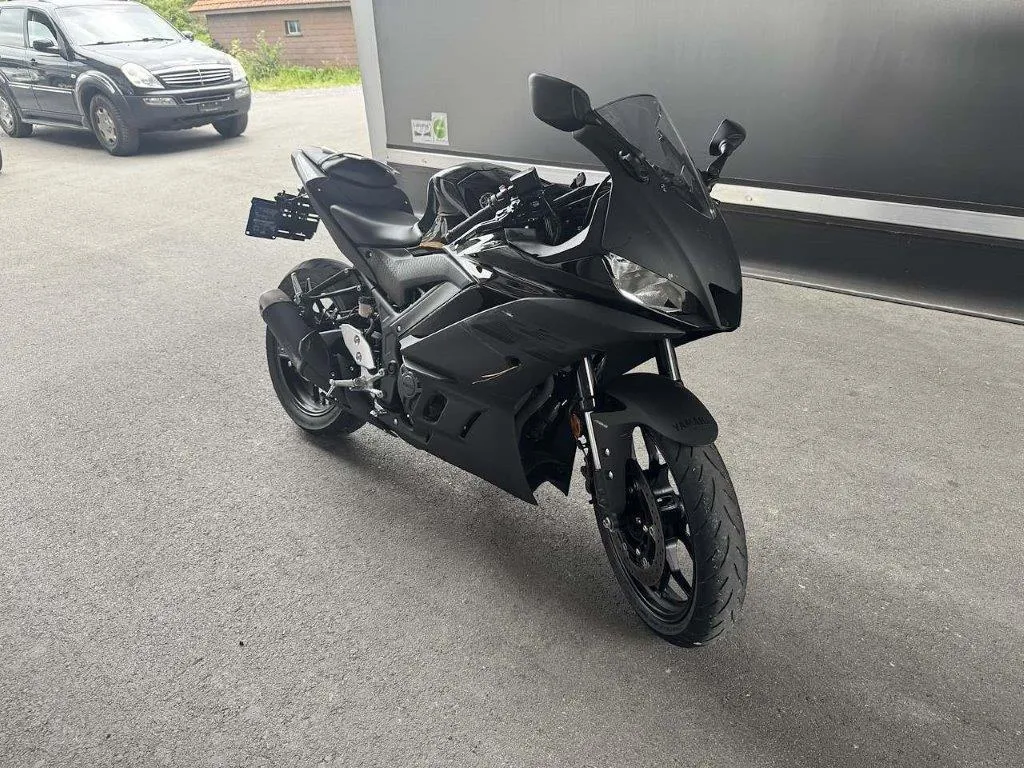 Yamaha YZF-R3 ABS, 42 PS