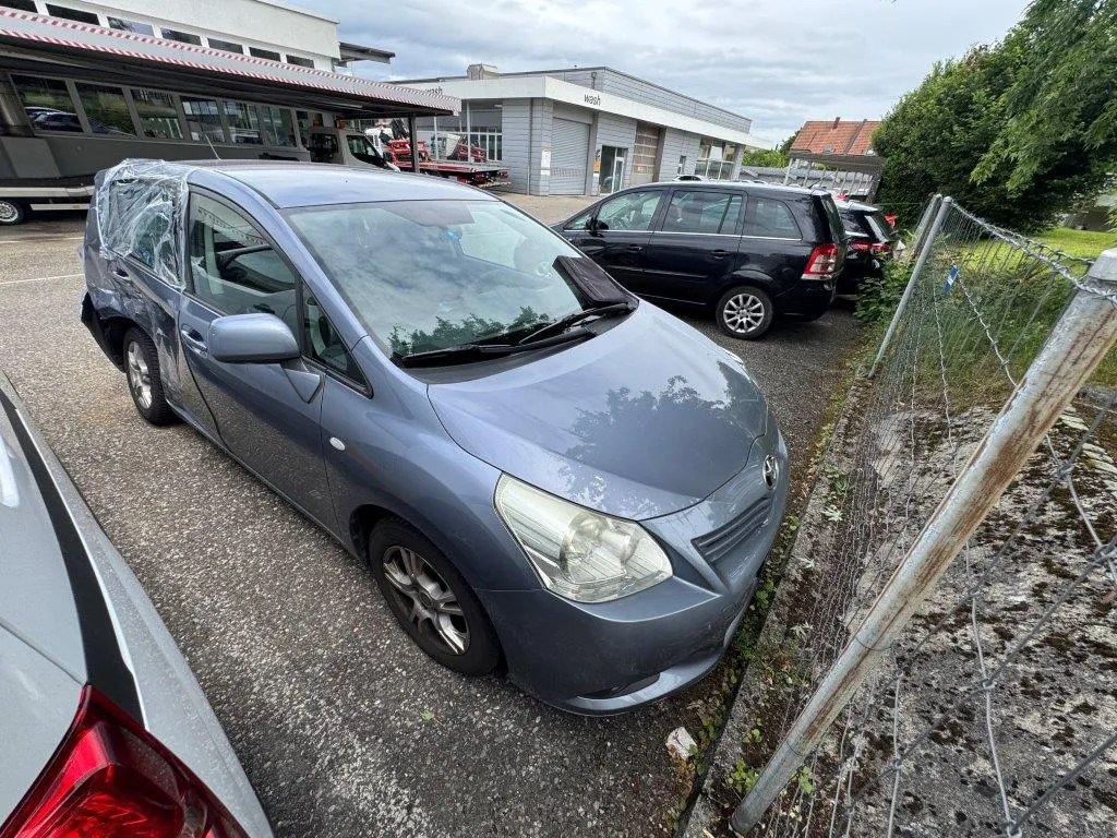 Toyota Verso 1.8 VVT-i Sol MiD 7P 1.8, 147 PS — zdjęcie 2