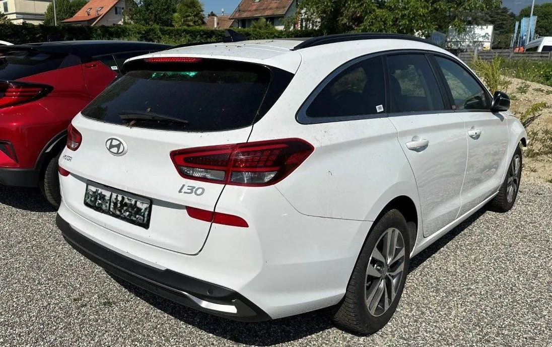 HYUNDAI i30 WAGON Modell 2024- i30 Wagon 1.5 T-GDi Amplia 1.5, 140 PS — zdjęcie 3
