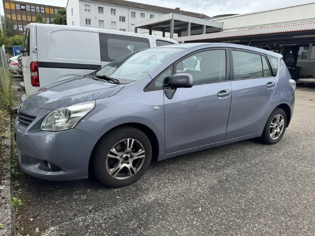 Toyota Verso 1.8 VVT-i Sol MiD 7P 1.8, 147 PS — zdjęcie 3
