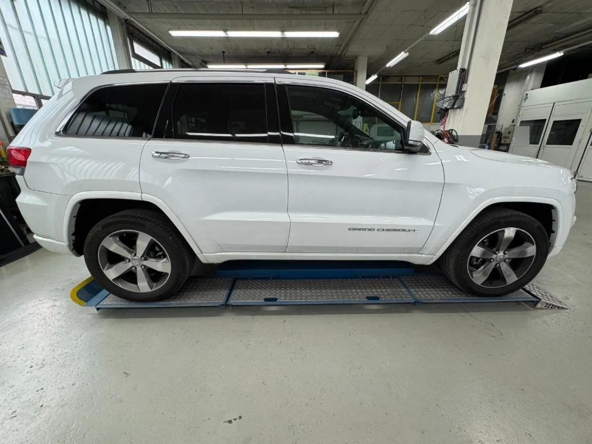 Jeep Grand Cherokee Overland, 250 PS — zdjęcie 2
