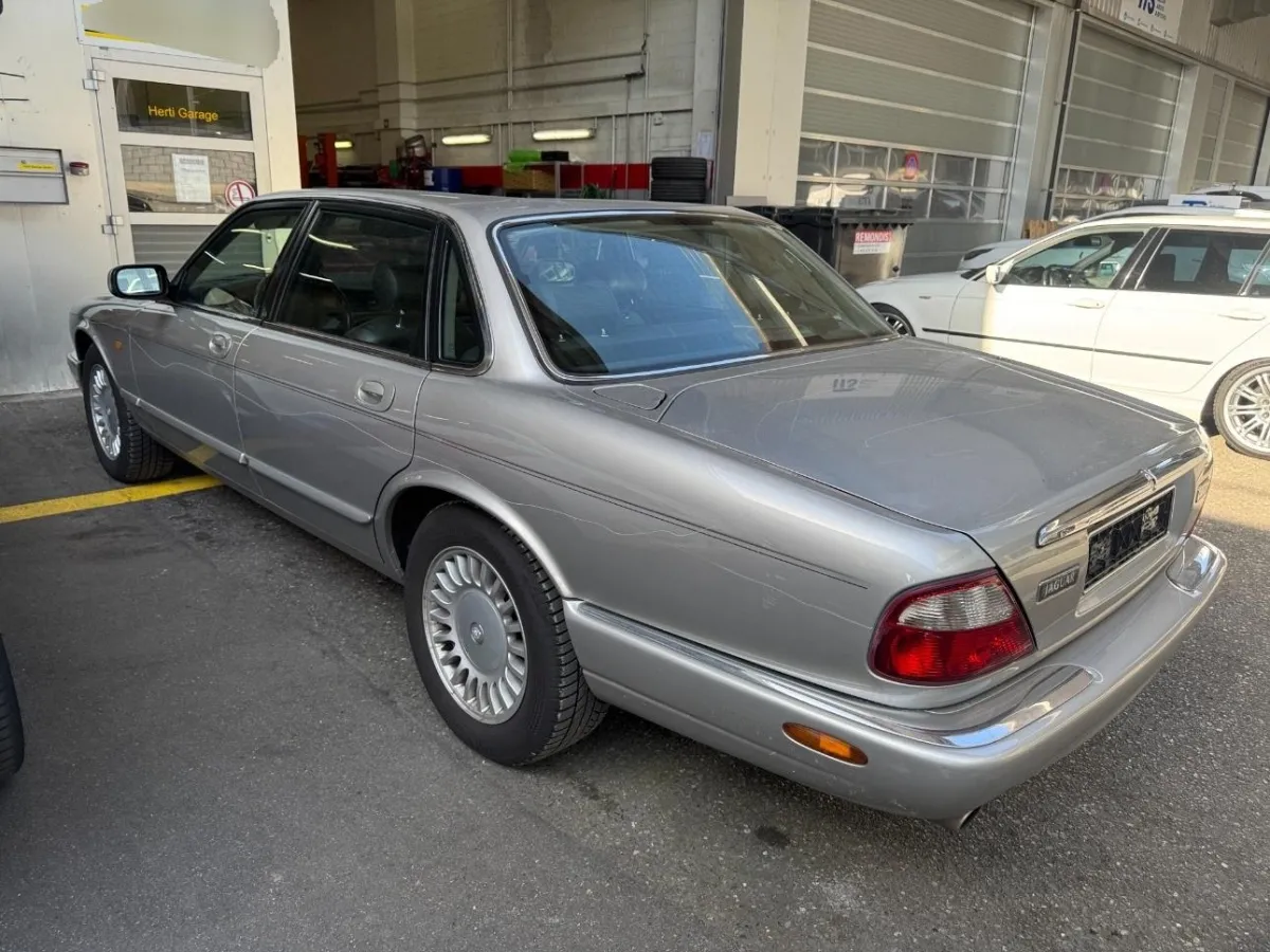 Jaguar Jaguar XJ8 Executive, 237 PS — zdjęcie 1