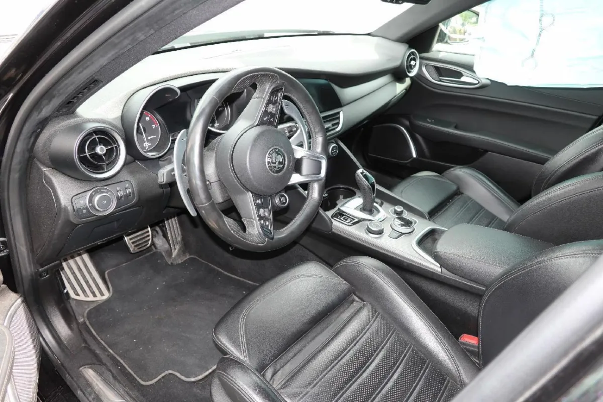 ALFA ROMEO Giulia 2.0 Q4, 280 PS — zdjęcie 8