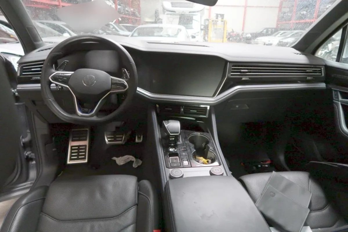 VW Touareg 3.0 PLUG-IN-HYBRID, 340 PS — zdjęcie 9