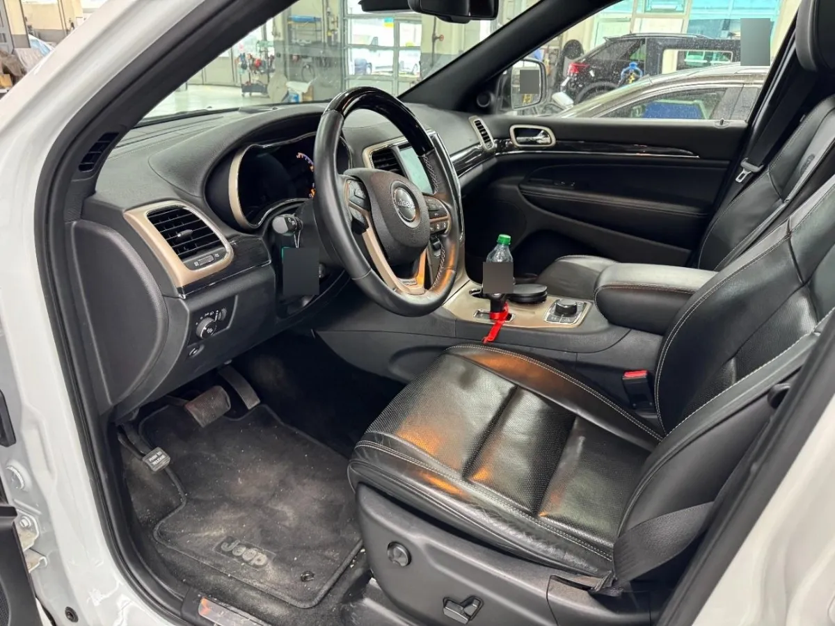 Jeep Grand Cherokee Overland, 250 PS — zdjęcie 9