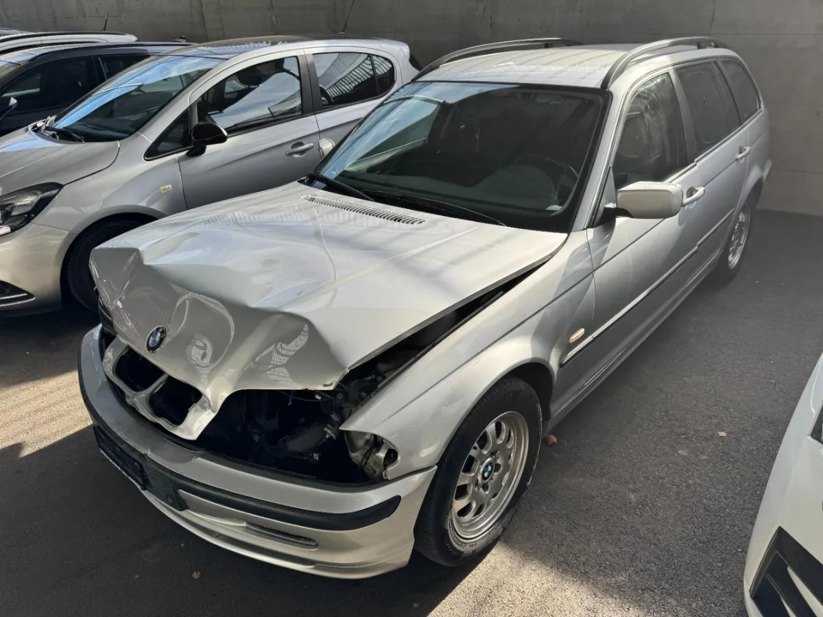 BMW 320i Touring, 150 PS — zdjęcie 4