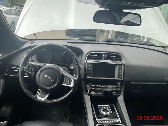 Jaguar F-Pace 2.0 D Advantage AWD 2.0, 241 PS — zdjęcie 8