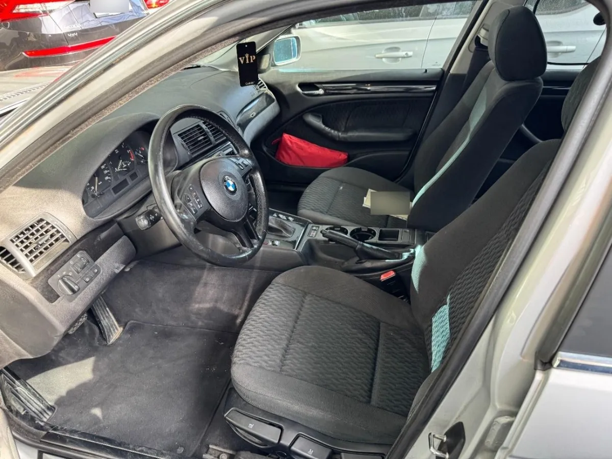 BMW 320i Touring, 150 PS — zdjęcie 5