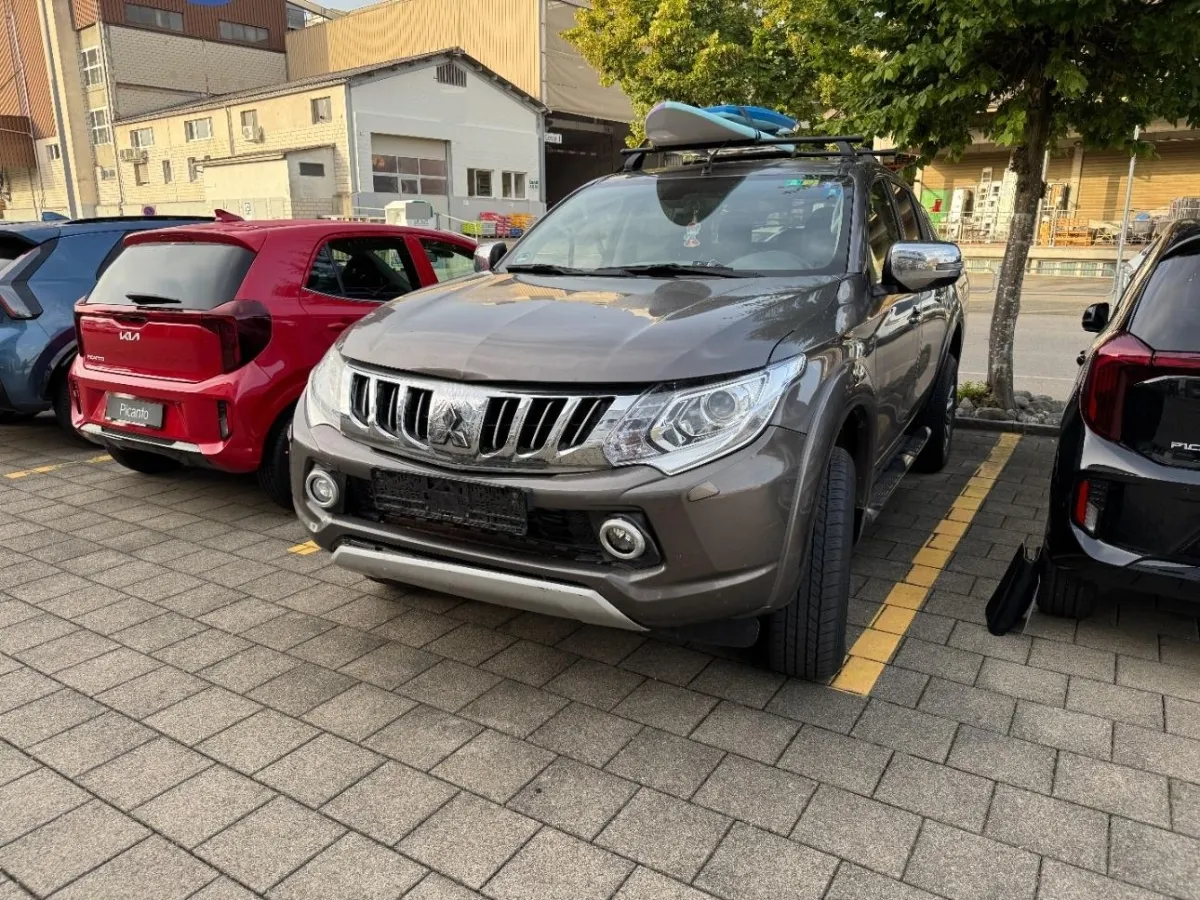 Mitsubishi L200 2.4 Diamond Double Cab A 2.4, 181 PS — zdjęcie 4