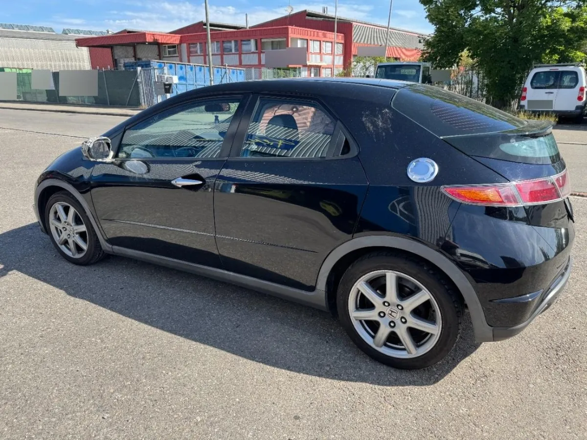 Honda Civic 1.8i 5DR, 139 PS — zdjęcie 6