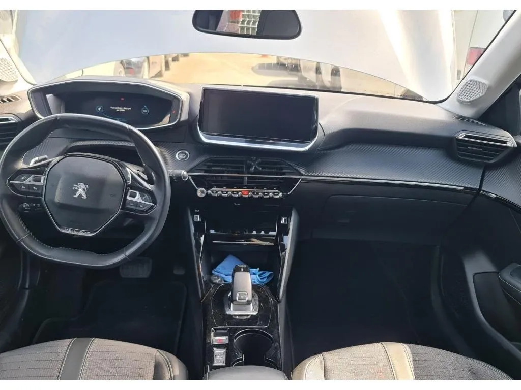 Peugeot 208 II - (UJ) ap 06.2019 208 II Allure Pack 1.2, 101 PS — zdjęcie 6