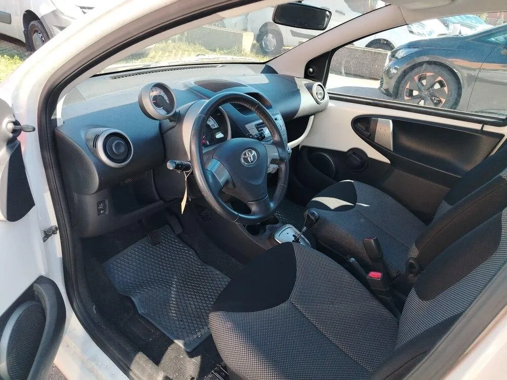 Toyota Aygo 1.0, 68 PS — zdjęcie 6