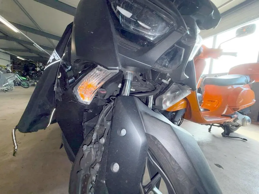 Yamaha X-Max 300 ABS Iron Max 0.3, 28 PS — zdjęcie 11