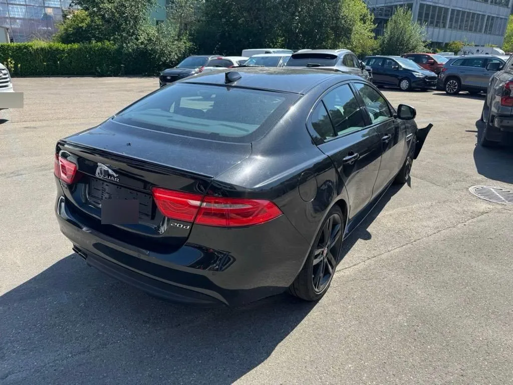 Jaguar XE R-Sport 2.0 2.0, 179 PS — zdjęcie 5
