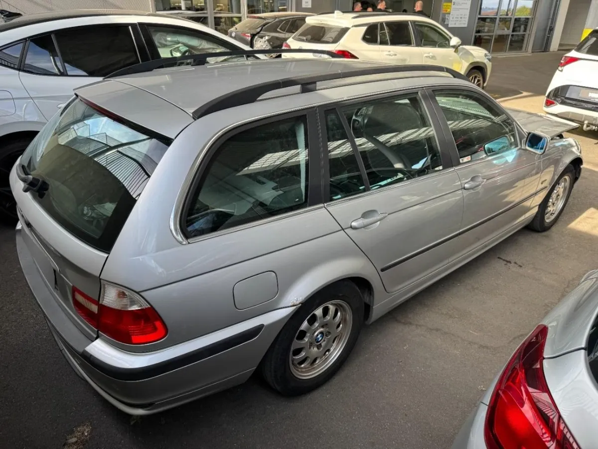 BMW 320i Touring, 150 PS — zdjęcie 2