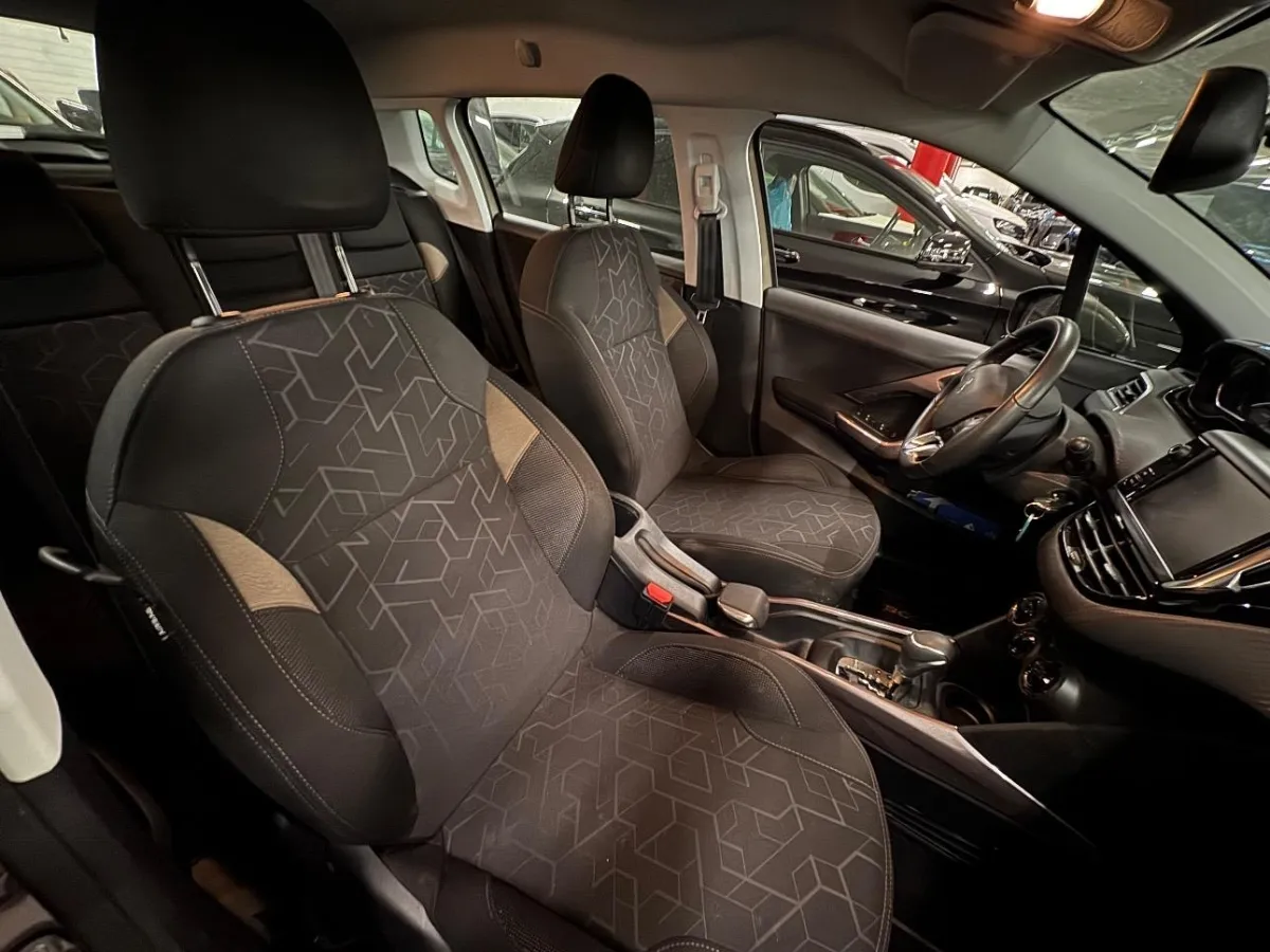 Peugeot 2008 2008 1.2 e STT 1.2, 110 PS — zdjęcie 6