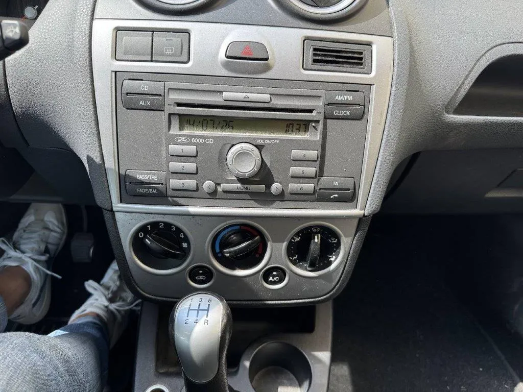 Ford Fiesta 1.4 16V Trend Durashift ET, 80 PS — zdjęcie 10
