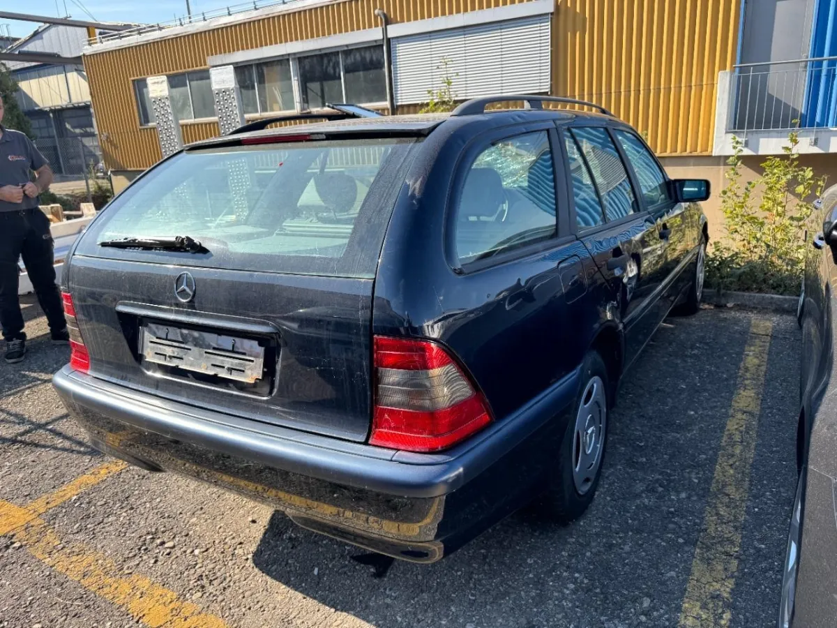 Mercedes-Benz C-Klasse S202 Kombi C 220 T CDI, 125 PS — zdjęcie 2