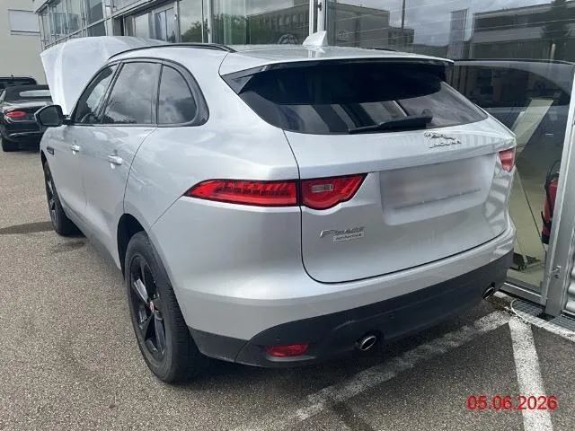 Jaguar F-Pace 2.0 D Advantage AWD 2.0, 241 PS — zdjęcie 4