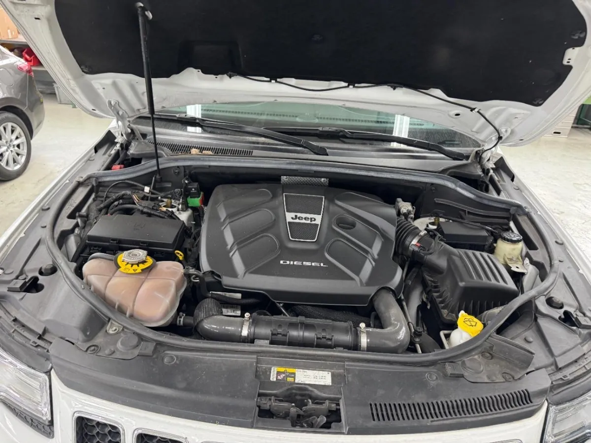 Jeep Grand Cherokee Overland, 250 PS — zdjęcie 13