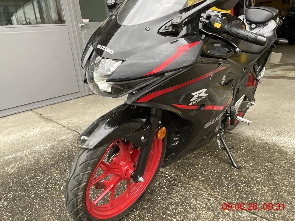 Suzuki GSX-R 125, 15 PS — zdjęcie 11